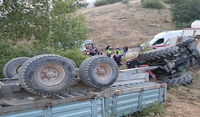 Köy Yolunda Can Pazarı! Traktör Şarampole Devrildi, 4 Yaralı