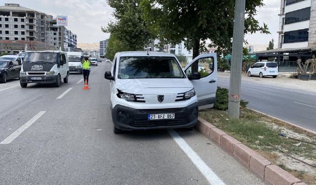 Elazığ’da Feci Kaza! Yolun Karşısına Geçmek İsteyen Kadın Ağır Yaralandı