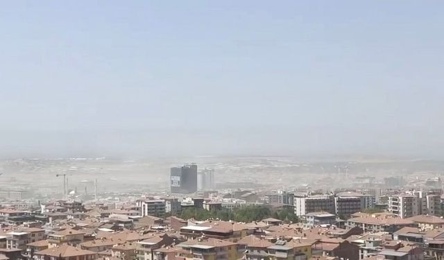 Malatya Semalarını Dev Toz Bulutu Kapladı! Rüzgâr İnşaat Sahalarını Havalandırdı