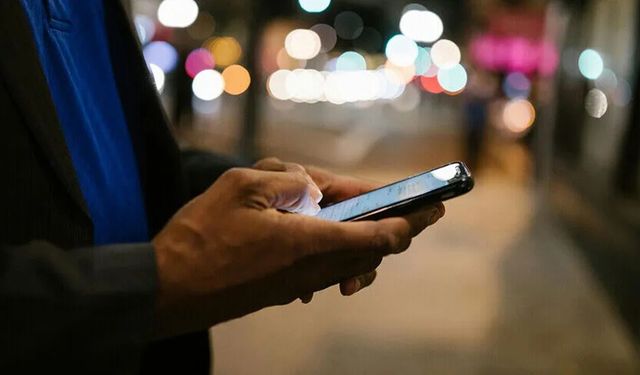 Telefonu Gece Boyu Şarjda Bırakıp Uyuyorsanız Dikkat! Bakın Neler Oluyor