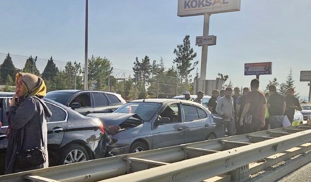 Malatya'da Beylerderesi Viyadüğü'nde 5 Araç Birbirine Girdi! Trafik Kilitlendi, 1 Yaralı