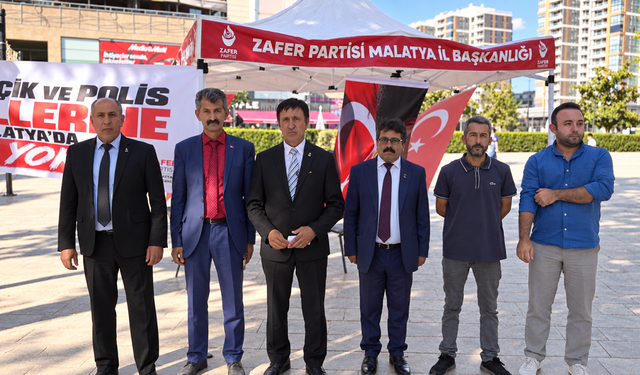 Zafer Partisi Malatya’da Şehitler İçin Stand Açtı: “Unutturmaya Çalışsalar da Unutmayacağız”