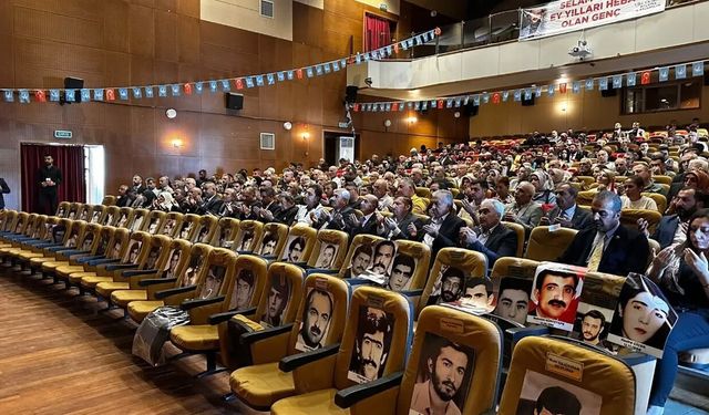 Malatya’da Salondaki İlk İki Sıra Dikkat Çekti: 12 Eylül’ün Acı Hatırası Yeniden Yaşatıldı