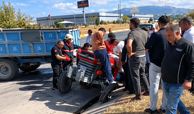 Malatya’da Havalimanı Yolunda Kaza: Beton Mikseri Traktöre Çarptı, 2 Yaralı