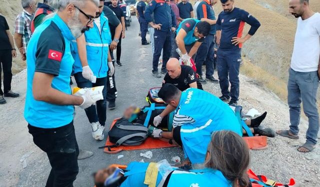 Elazığ’da Can Pazarı! İşçileri Taşıyan Minibüs Uçuruma Yuvarlandı: 5’i Ağır 13 Yaralı