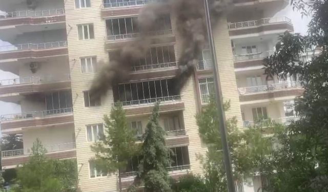 Diyarbakır’da Yangın Paniği! 7. Kattaki Çocuklar İtfaiye Merdiveniyle Kurtarıldı