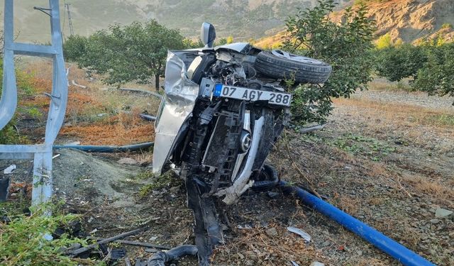 Gölbaşı-Malatya Yolunda Kaza! Otomobil Bahçeye Yuvarlandı