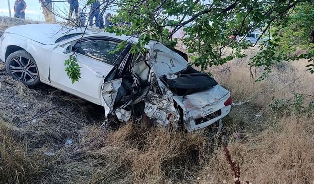 Malatya’da Yol Kenarında Bekleyen Otomobile Tır Çarptı: 5 Yaralı