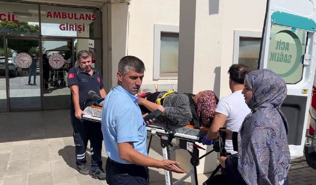 Hafriyat Kamyonu İle Otomobil Çarpıştı! Yaralılar Hastaneye Kaldırıldı