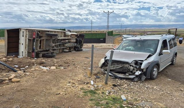 Kavşakta Feci Çarpışma: 2’si Ağır 5 Kişi Yaralandı