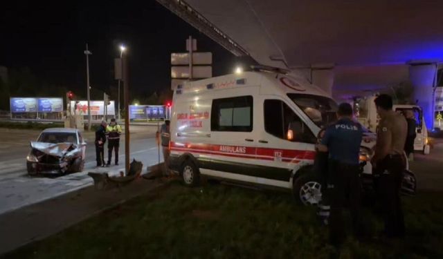 Hasta Taşıyan Ambulans Refüje Çıktı: 6 Yaralı