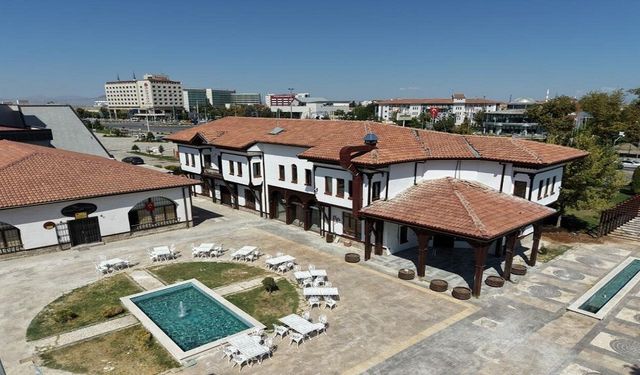 Malatya’da Geçmişle Gelecek Buluşuyor: Kerpiç Evler Sosyal Yaşam Alanına Dönüştü