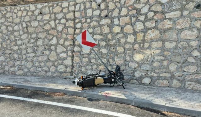 Yol Bir Anda Kabusa Döndü! Motosiklet Sürücüsü Ağır Yaralı