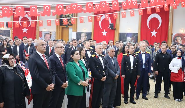 Malatya’da 29 Ekim Gecesine Damga Vuran Görüntüler! Kabul Töreninde Büyük Coşku