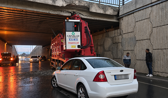 Malatya’da Köprü Altında Feci Kaza: Vinç Çarptı, Otomobil Kamyona Girdi