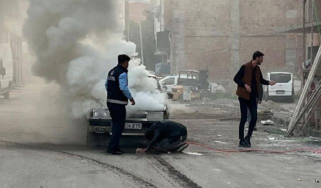 Malatya’da Pazar Yerinde Korkutan Araç Yangını! Zabıta Ekipleri Alevlere Koştu