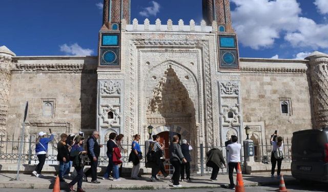 Bu Kente Akın Akın Geliyorlar! Tarihi Kentte Turizm Patladı