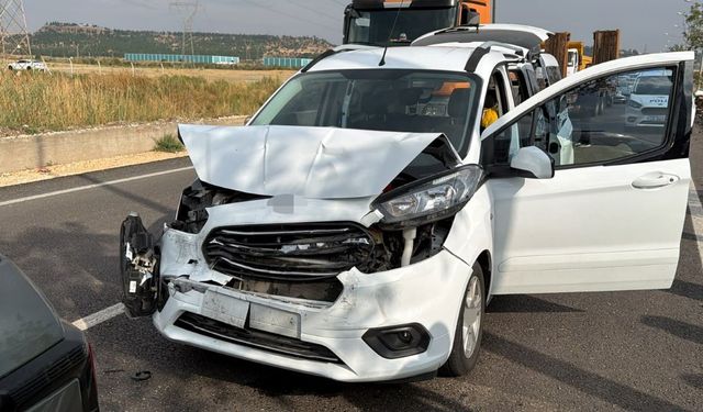 Diyarbakır’da İki Araç Çarpıştı! Kazada 3 Kişi Yaralandı