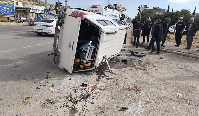 3. Çevre Yolu ile 30 Ağustos Caddesi’nde Kaza: 3 Yaralı