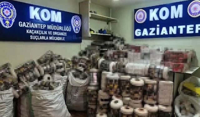 Gaziantep’te Depoya Baskın! 14 Bin Paket Kaçak Sigara Ele Geçirildi