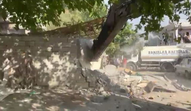 Adıyaman’da Silahlı Kavganın Ardından Kaçak Yapılar Yıkıldı