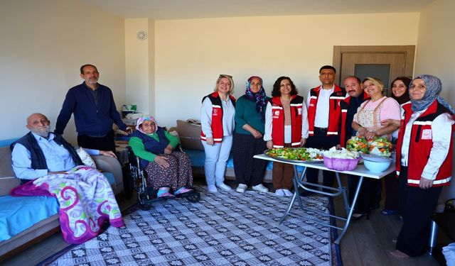 “İyilik Var” Dediler, Kapılarını Çaldılar! Elazığ’da Gönüllülerden Anlamlı Destek