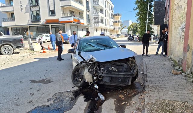 Otomobil ile Kamyonet Çarpıştı! Adıyaman’da 2 Kişi Yaralandı