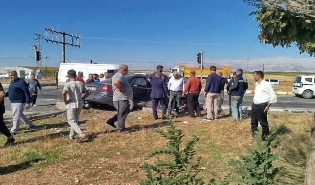 Adıyaman’da İki Otomobil Çarpıştı! 3 Kişi Hastanelik Oldu