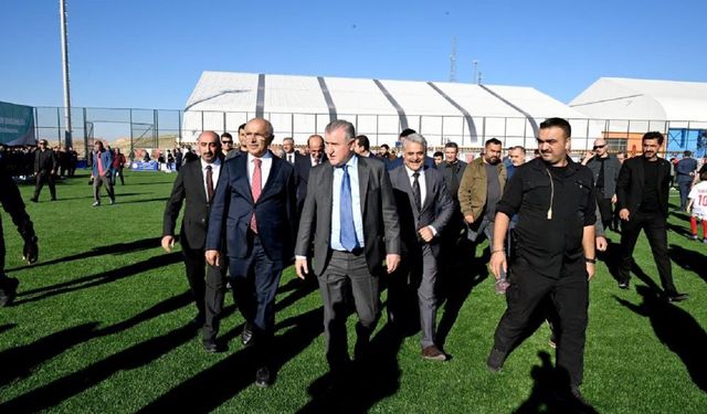 Bakan Bak’tan Melekbaba Spor Tesisi’ne Övgü: “Böyle Bir Kompleks Yok!”