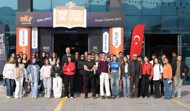 Malatya Kitap Fuarı’nda Üniversitelilerin Dikkat Çeken Ziyareti