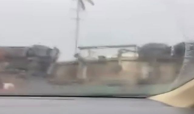 Diyarbakır’da Korkutan Tır Kazası! Kontrolden Çıkan Araç Yola Devrildi