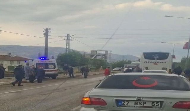 Yolun Karşısına Geçmek İsterken Otobüs Çarptı! 1 Kişi Yaralandı