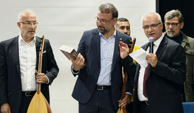 Arguvan’da İki Usta Aynı Sahnede Buluştu! Türkü Gecesine Yoğun İlgi