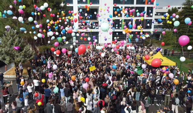 Malatya’da Küçük Hasan Hüseyin’in Hayali Gerçek Oldu: Gökyüzüne Umut Balonları Bırakıldı
