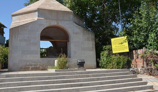 Malatya’da Peygamber Soyundan Geldiği Rivayet Edilen Hâtunun Asırlık Türbesi Dikkat Çekiyor