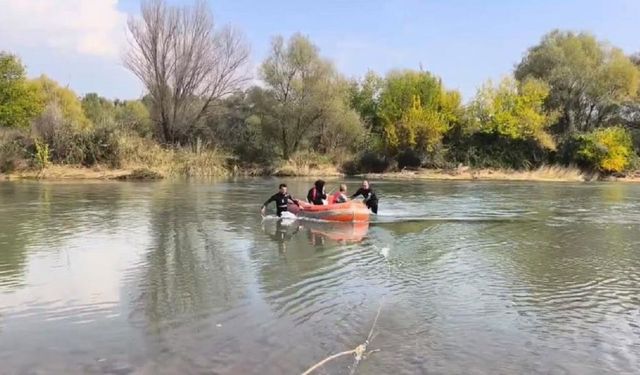 Dicle Nehri Kenarında Mahsur Kaldılar! 2 Kişiyi İtfaiye Kurtardı