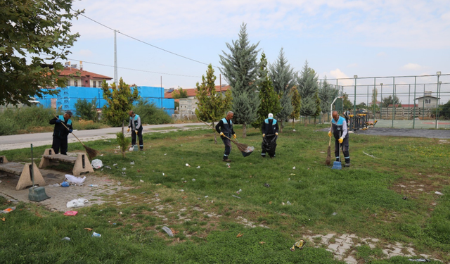 Battalgazi’de Ekipler Bu Kez Yaprakların Peşine Düştü! 4 Mahallede Çalışma