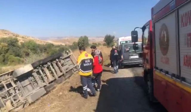 Direksiyon Hâkimiyetini Kaybeden Tır Şarampole Devrildi! 1 Yaralı