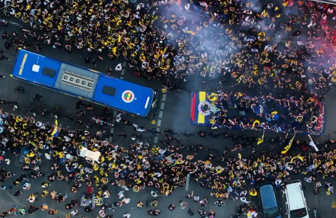 Fenerbahçe'den Euroleague Zaferi: Bağdat Caddesi Sarı-Lacivert Oldu!