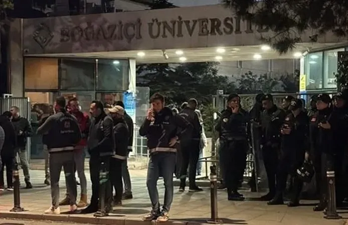 "7 Yaşında Evlenebilir" Diyen İlahiyatçı Boğaziçi'nde Protesto Edildi