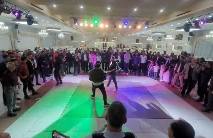 Malatya yöresinin Tura Oyunu Elazığ düğününde şaşkınlık yarattı