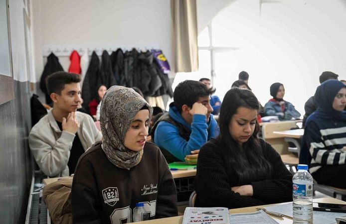 Malatya'da görme engelli iki kardeşin YKS azmi ilham veriyor