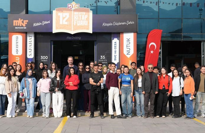 Malatya Kitap Fuarı’nda Üniversitelilerin Dikkat Çeken Ziyareti