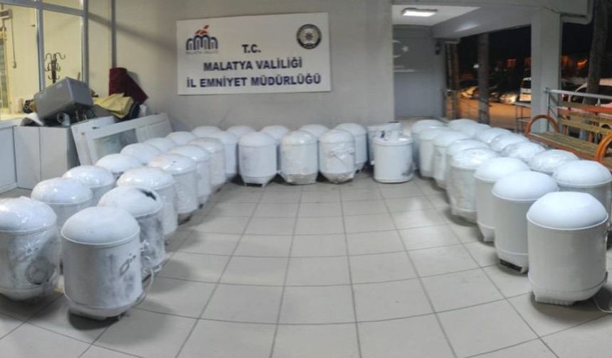  AFAD'a ait termosifonları çaldılar!