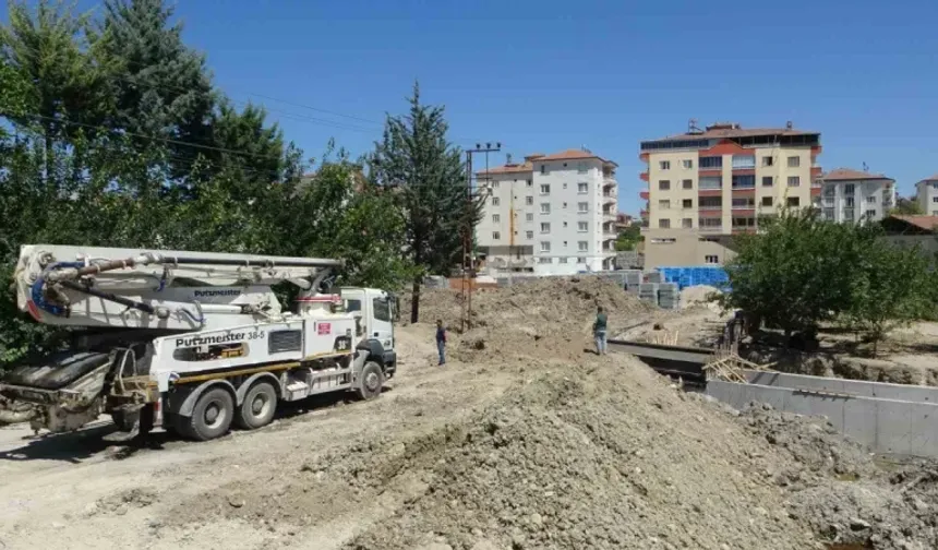 Malatya'da akıma kapılan genç yaralandı!