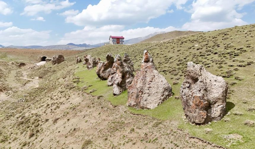 "Nemrut'un develeri" tahrip oluyor