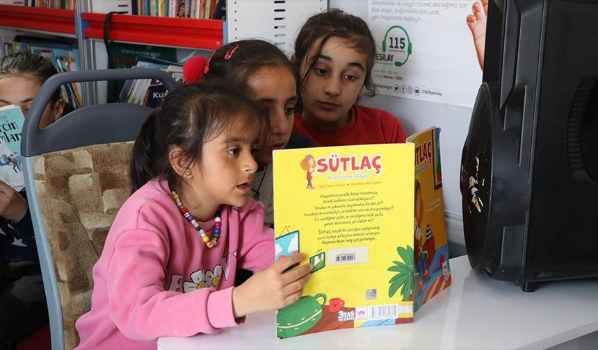 Siirt'te gezici kütüphane çocukların yüzünü güldürdü