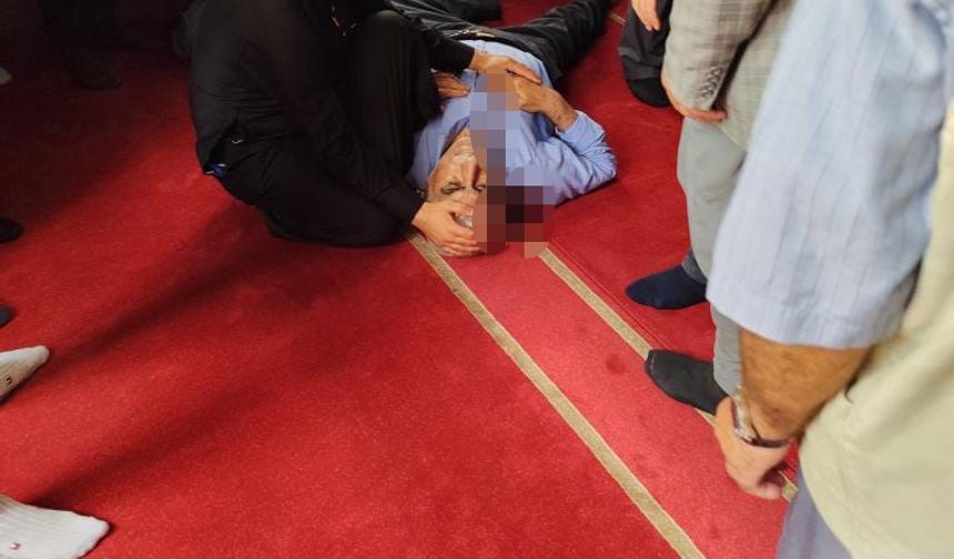 Mardin’de camide namaz kılarken bıçaklı saldırıya uğradı