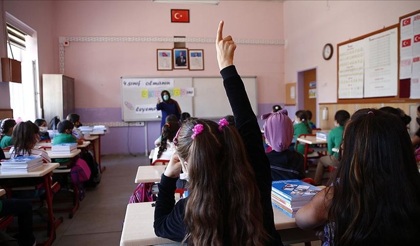 Deprem Sonrası Panik: Okullar Tatil Edilecek mi? Bakan Tekin Yanıtladı