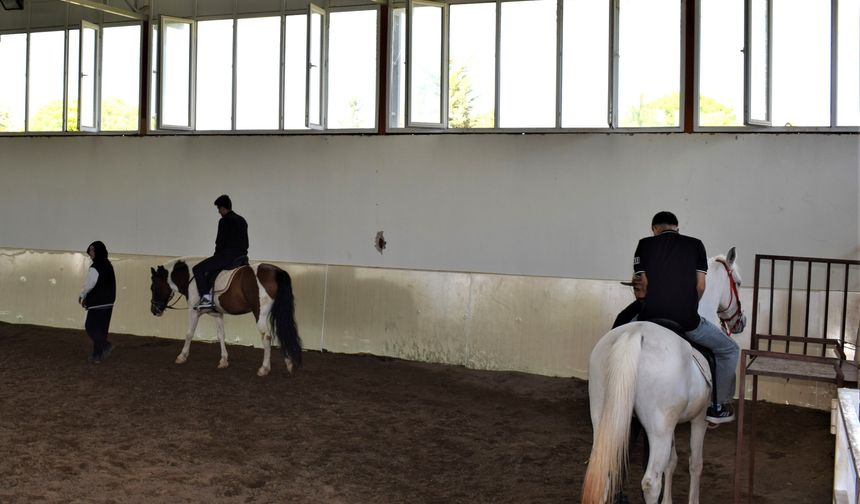Malatya’da Genç Yürekler Ata Bindi, Gülümsemeler Yeniden Yeşerdi